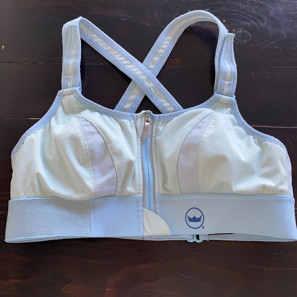 She fit bra. Ultimate. Med